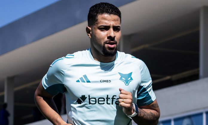 João Marcelo, zagueiro do Cruzeiro em treino