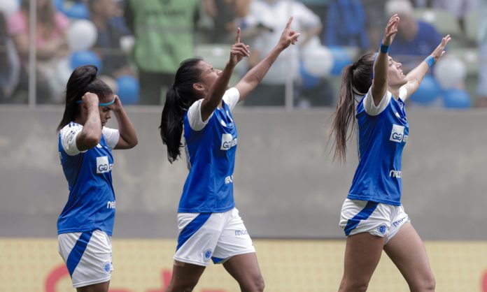 Jogadoras do Cruzeiro na comemoração do gol contra o Palmeiras