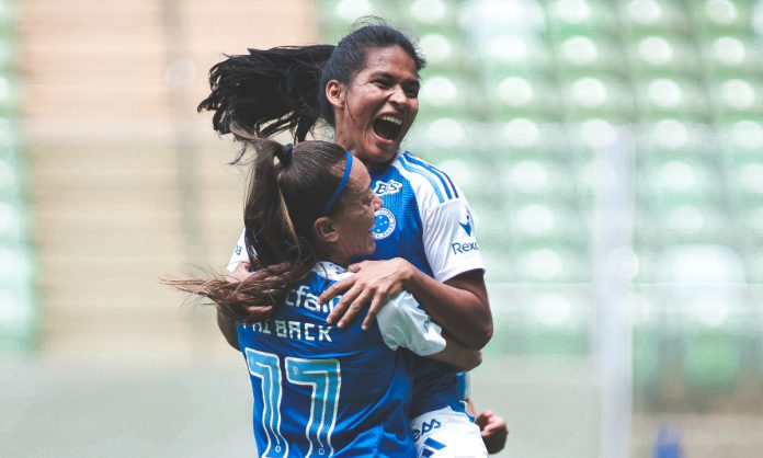 Marília comemora gol da classificação do Cruzeiro