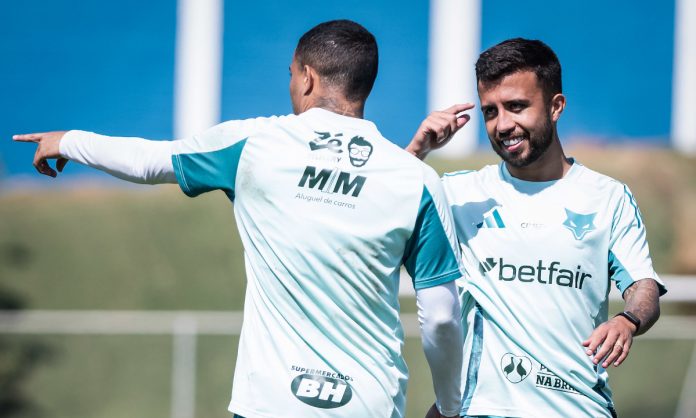 Matheus Henrique em treino do Cruzeiro