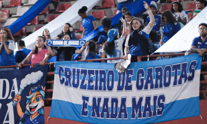 Torcida do Cruzeiro no Castor Cifuentes