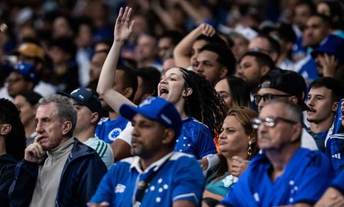 Torcida do Cruzeiro no Mineirão Torcida do Cruzeiro nas arquibancadas do Mineirão