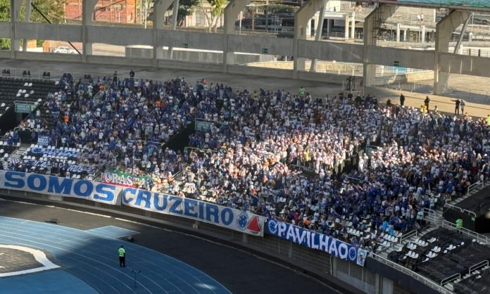 Torcida do Cruzeiro no Nilton Santos, no Rio de Janeiro