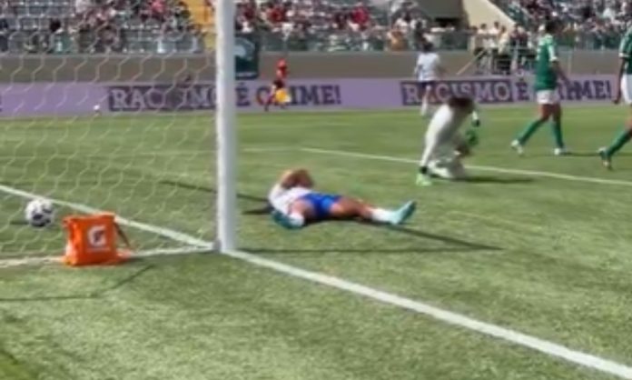 Vanessinha se emocionou após o gol marcado diante do Palmeiras