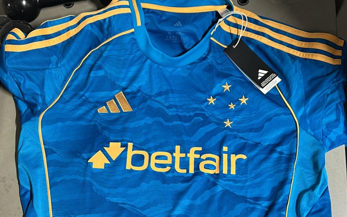 Nova camisa 3 do Cruzeiro, vazada nas redes sociais
