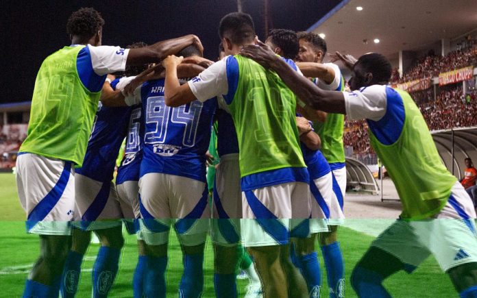 comemoraçãogolcruzeiro Jogadores do Cruzeiro comemoram gol de Vilallba
