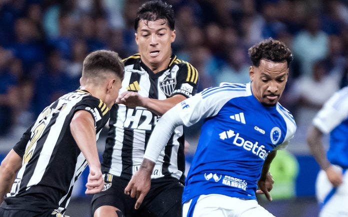 Lance de jogo entre Cruzeiro e Atlético-MG