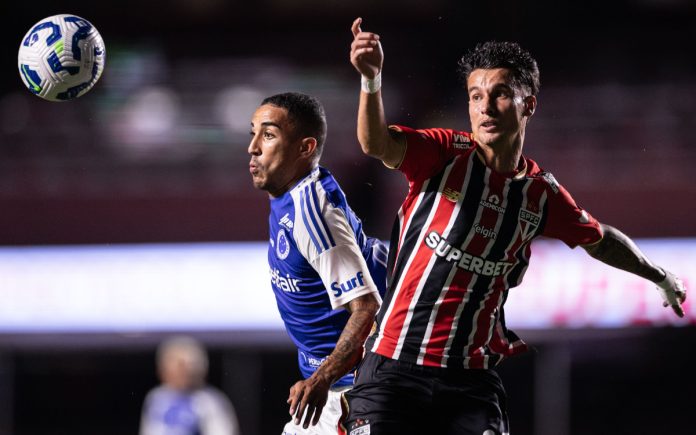 Christian em jogada com Ferreirinha, no Morumbis