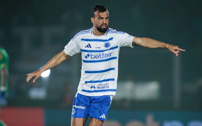 Fabrício Bruno, do Cruzeiro, contra o Mirassol