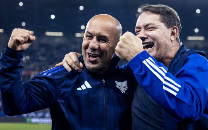 Leonardo Jardim e Pedrinho comemoram vitória do Cruzeiro