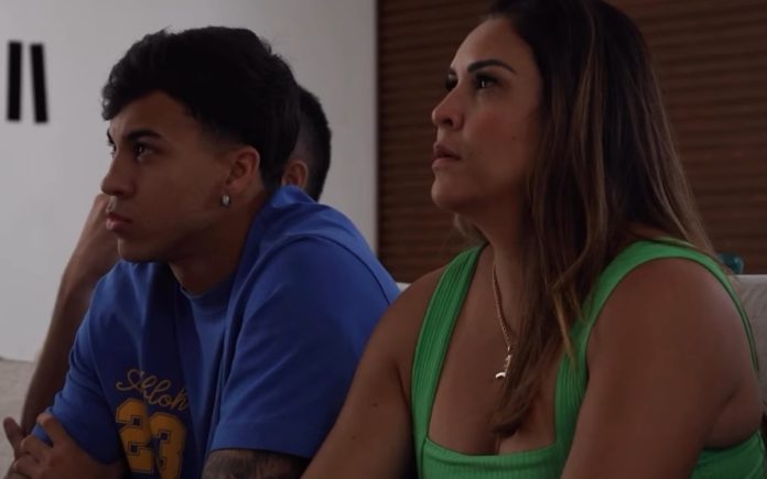 Kaio Jorge recebeu notícia da convocação ao lado da mãe, de amigos e de membros do estafe