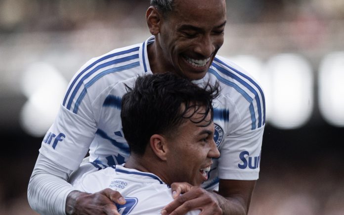 Kaio Jorge e Matheus Pereira comemoram gol contra o Botafogo