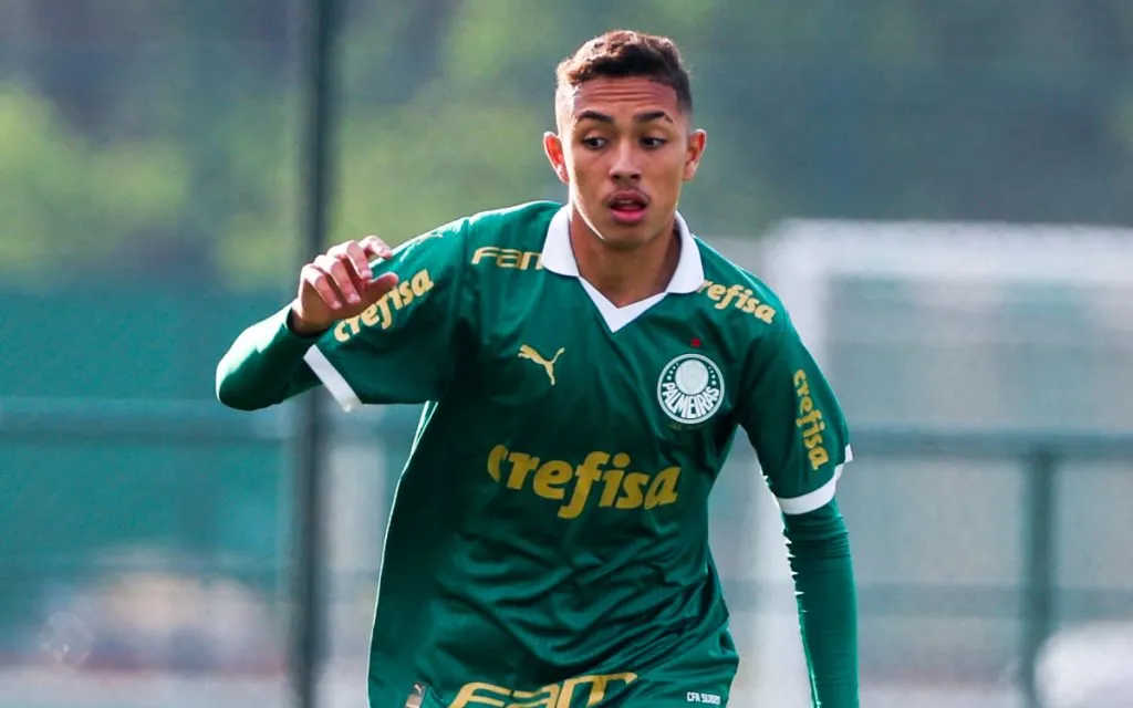 Kauã Moraes vestiu a camisa do Palmeiras na base, entre 2021 e 2024