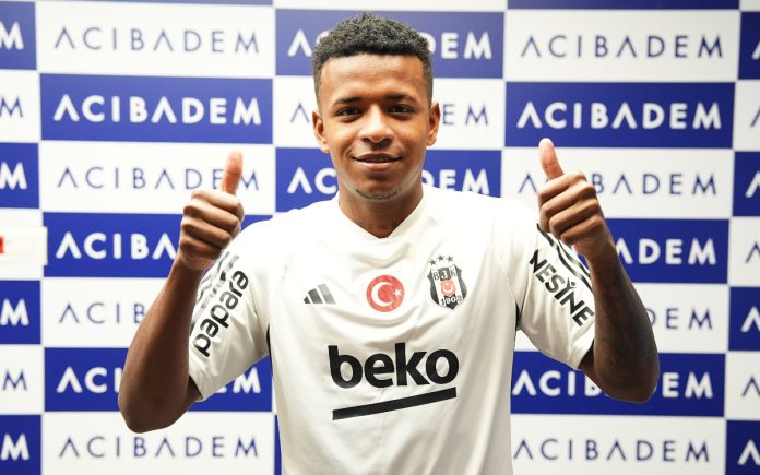 Keny Arroyo, atacante do Besiktas, da Turquia