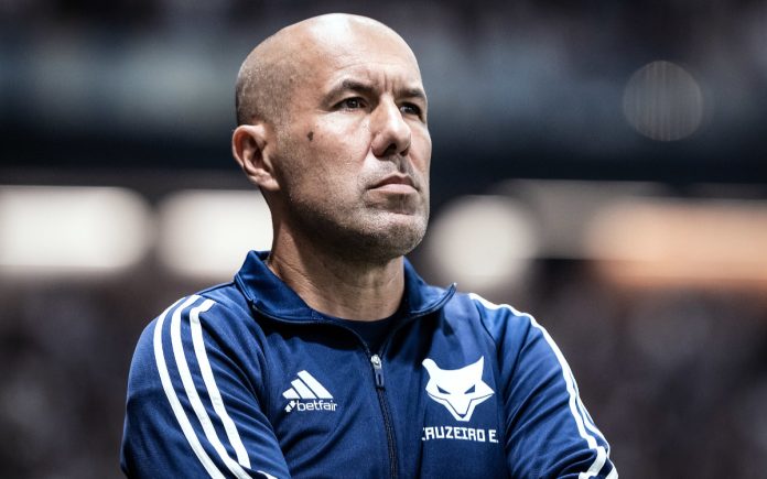 Leonardo Jardim em clássico na Arena