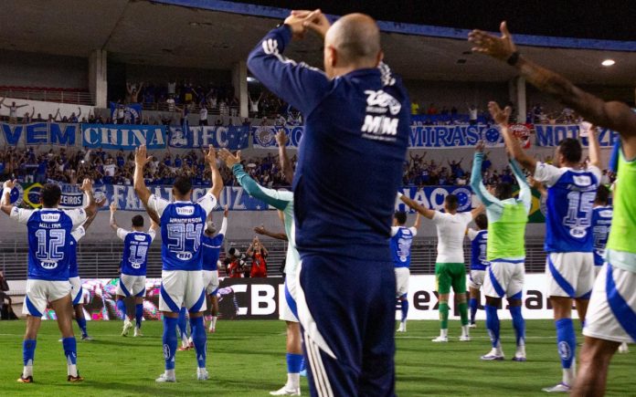 leonardojardimcruzeiromaceió Leonardo Jardim comemora classificação do Cruzeiro, em Maceió