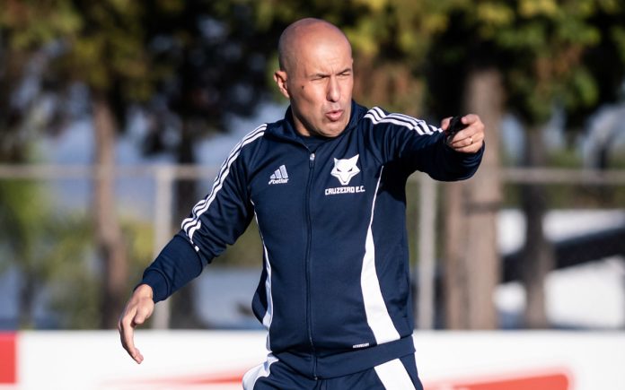 leonardojardimtécnicocruzeiro Leonardo Jardim durante treino na Toca II
