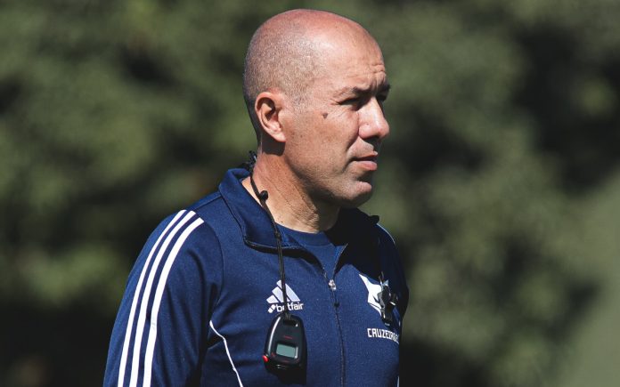 leonardojardimtreinocruzeirotocaII Leonardo Jardim em treino do Cruzeiro