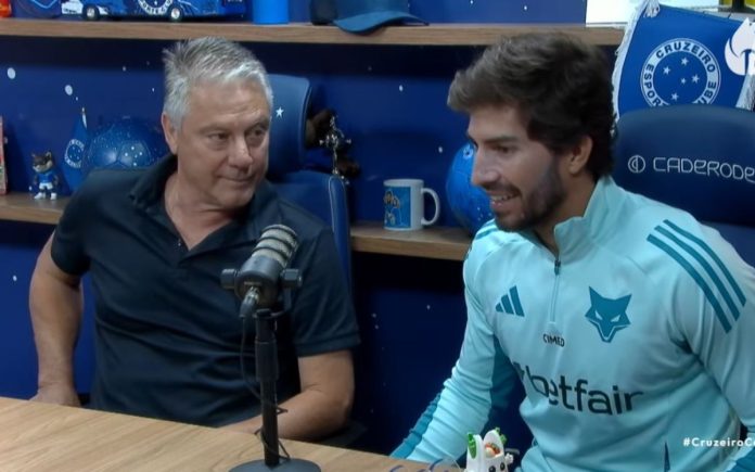 Lucas Silva rasgou elogios ao ídolo William Douglas