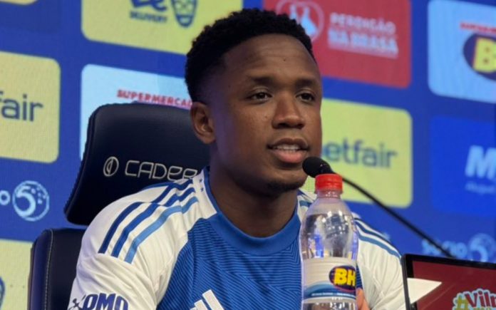 Luis Sinisterra foi apresentado no Cruzeiro Luis Sinisterra foi apresentado no Cruzeiro