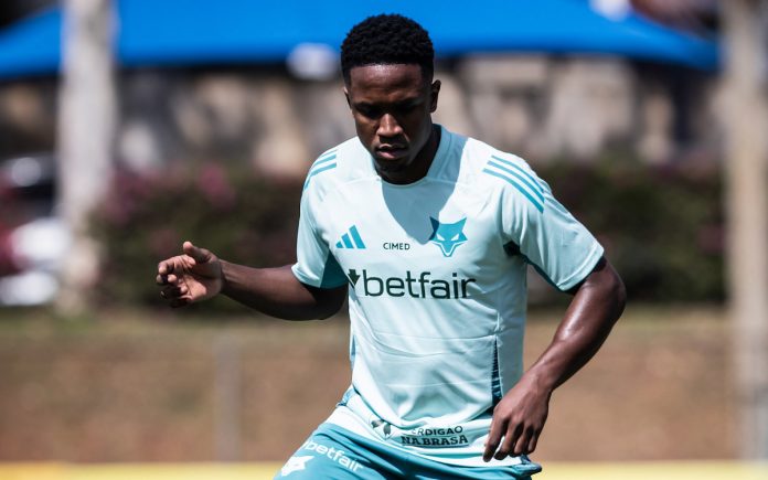 Luis Sinisterra será opção contra o São Paulo