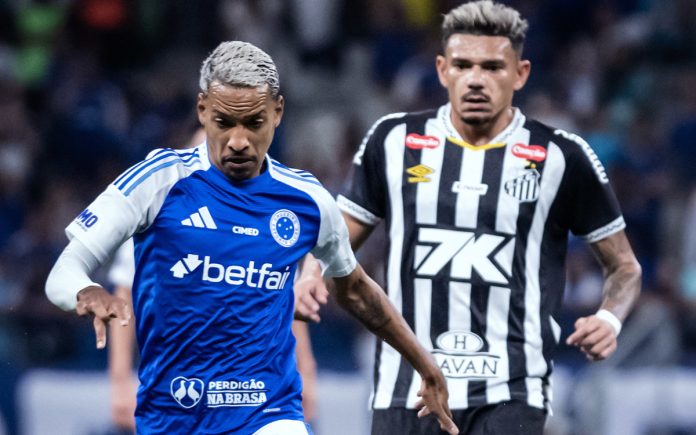 Matheus Pereira contra o Santos, no Mineirão