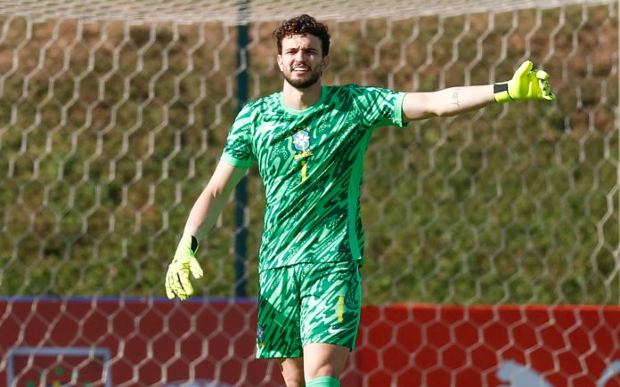 Otávio defendeu a Seleção Sub-20 nos amistosos contra o Paraguai