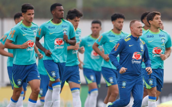 Treino da Seleção Sub-20 com jogadores do Cruzeiro