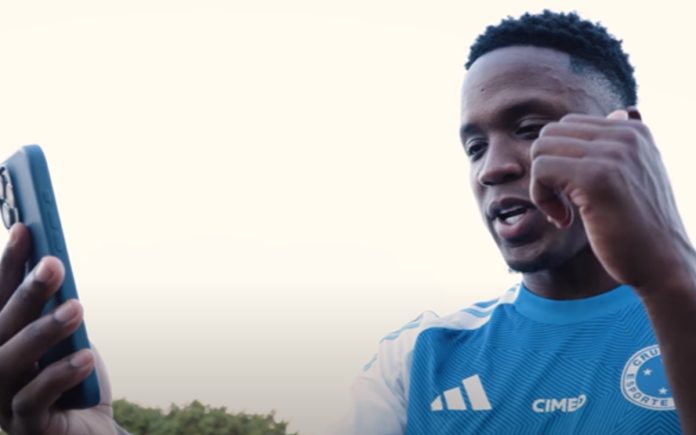 Luis Sinisterra conversou com Pedrinho em ligação