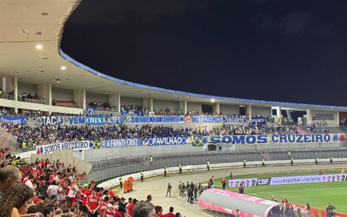 torcidacruzeiroreipelé Torcida do Cruzeiro no Rei Pelé, em Maceió