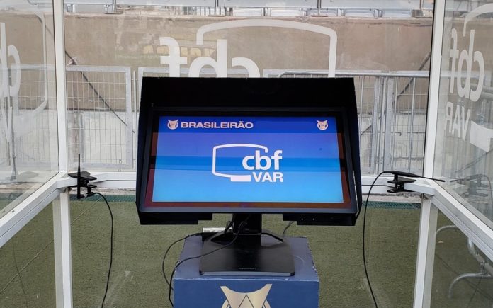 Cabine do VAR no Mineirão, em BH