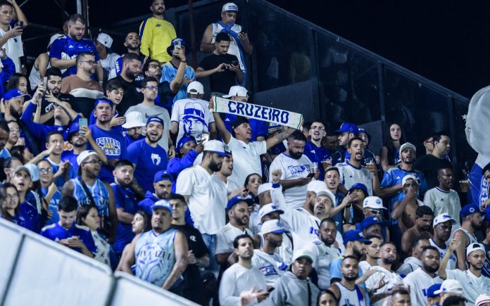 Torcida do Cruzeiro em jogo contra o Vasco, em São Januário
