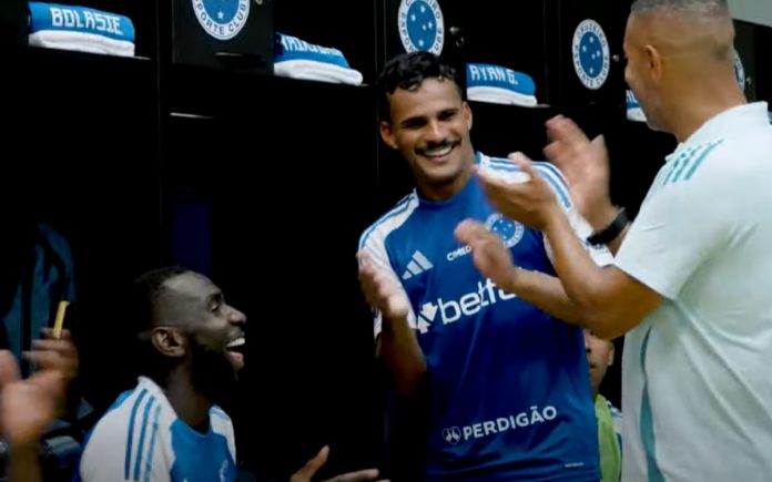 Kaiki após a vitória do Cruzeiro diante do Bragantino (Foto: Reprodução/TV Cruzeiro)