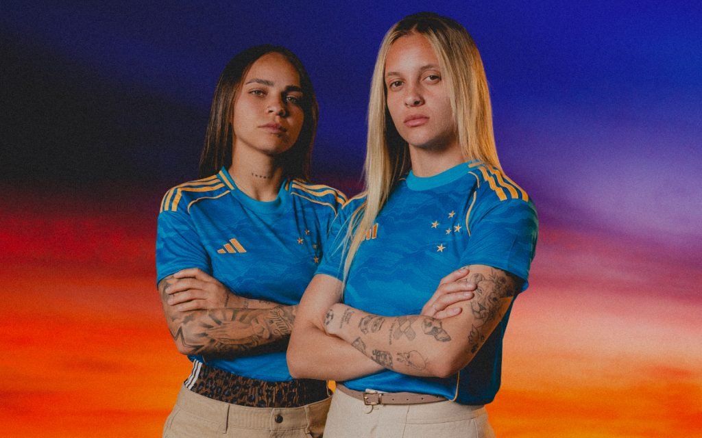 Letícia Ferreira e Calhau com o novo uniforme (Foto: Divulgação/Adidas)