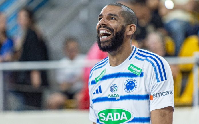 Wallace em jogo contra o MOC Vôlei