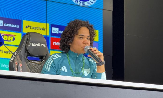 Bárbara Fonseca, diretora de futebol do Cruzeiro Feminino