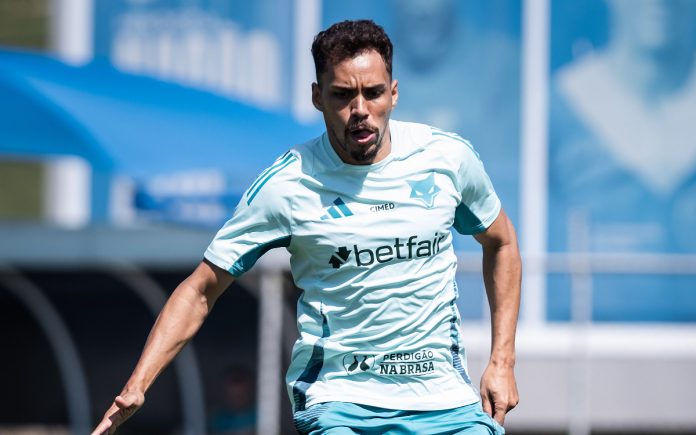 Eduardo em treino do Cruzeiro (Foto: Gustavo Aleixo/Cruzeiro)