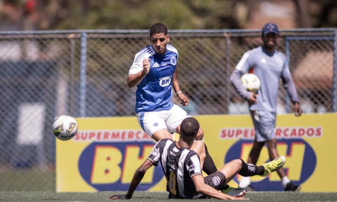 Fernando, autor do primeiro gol da vitória do Cruzeiro