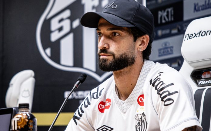 Lautaro Diaz, novo atacante do Santos (Foto: Raul Baretta/Santos FC)