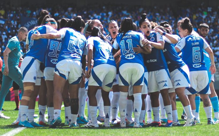 Jogadoras do Cruzeiro no jogo contra o Corinthians, no Independência (Foto: Gustavo Martins/Cruzeiro)