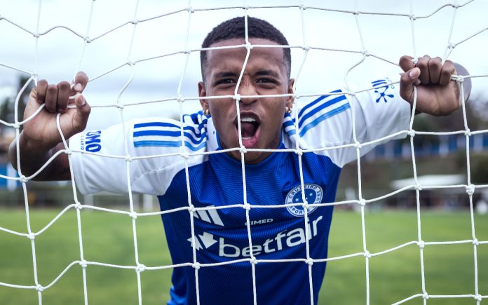 Keny Arroyo foi contratado na janela do meio do ano (Foto: Gustavo Aleixo/Cruzeiro)