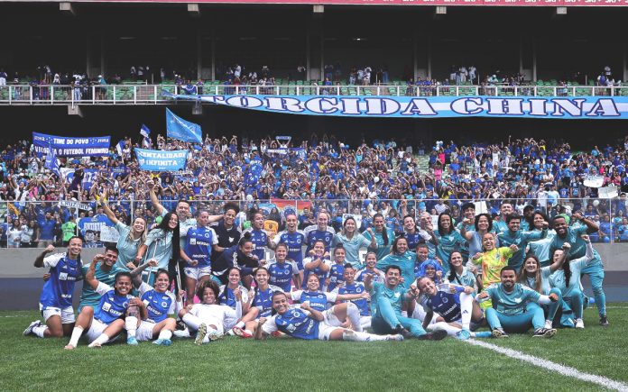 Cabulosas comemoram vaga na final no Independência (Foto: Gustavo Martins/Cruzeiro)