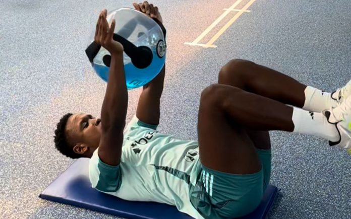 Sinisterra em treino físico na Toca (Foto: Reprodução/Instagram)