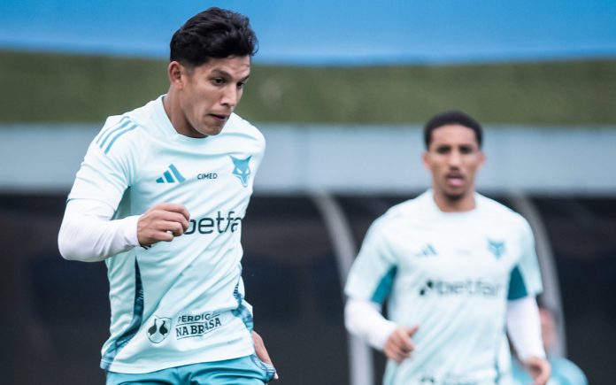 Lucas Romero em treino na Toca da Raposa II