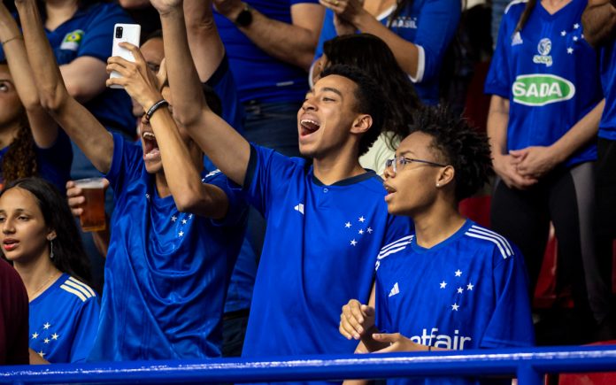 Torcida do Sada Cruzeiro no Riachão, em Contagem