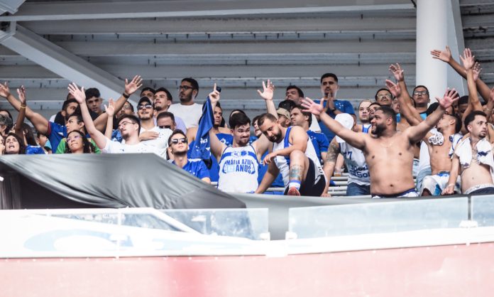 Torcida do Cruzeiro na Arena Fonte Nova, em Salvador