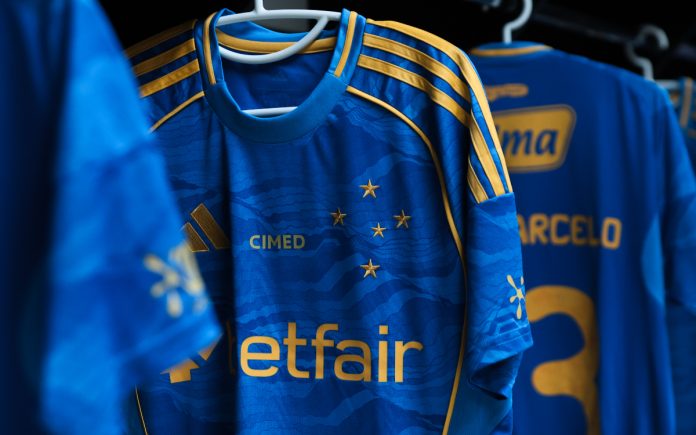 Camisa número 3 do Cruzeiro (Foto: Thaís Magalhães/Cruzeiro)