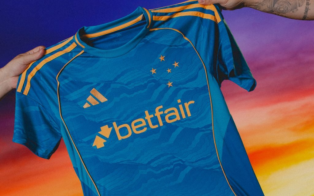 Nova camisa do Cruzeiro (Foto: Divulgação/Adidas)