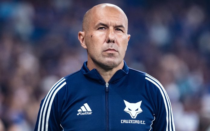 Leonardo Jardim atingirá marca histórica em jogo contra o Vasco