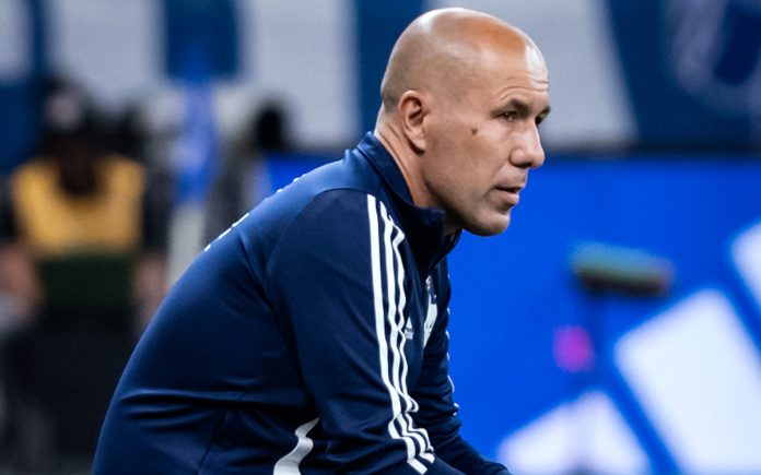Leonardo Jardim em jogo do Cruzeiro no Mineirão